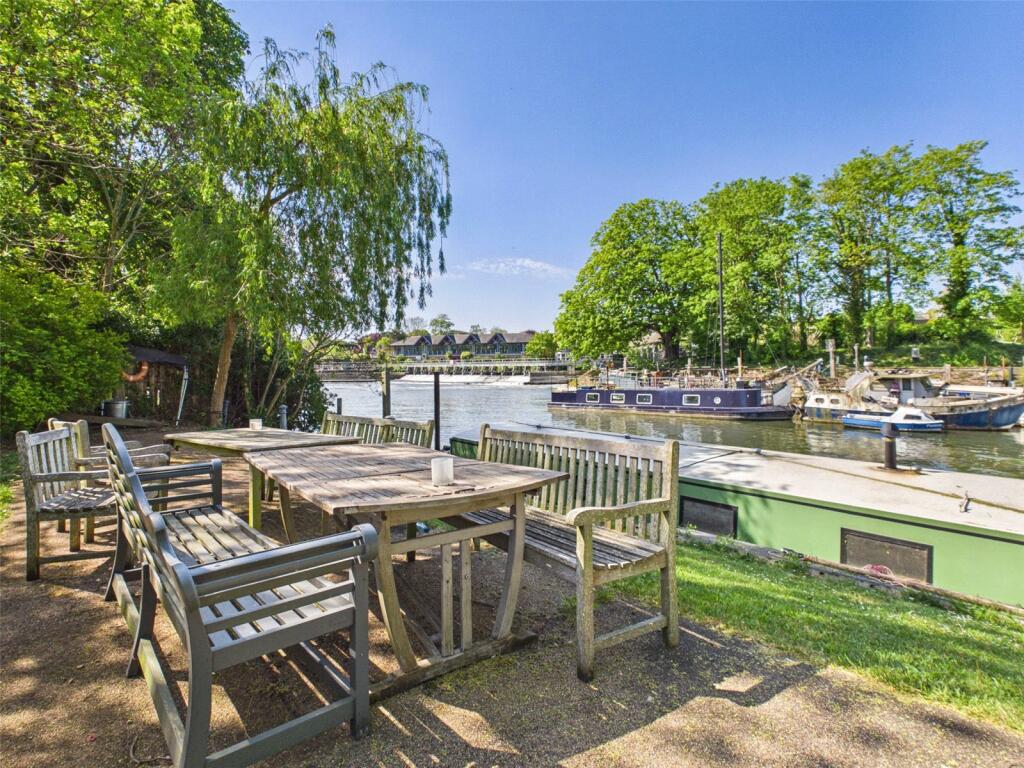 2 bed Apartment for rent in East Molesey. From Chase Buchanan - Teddington