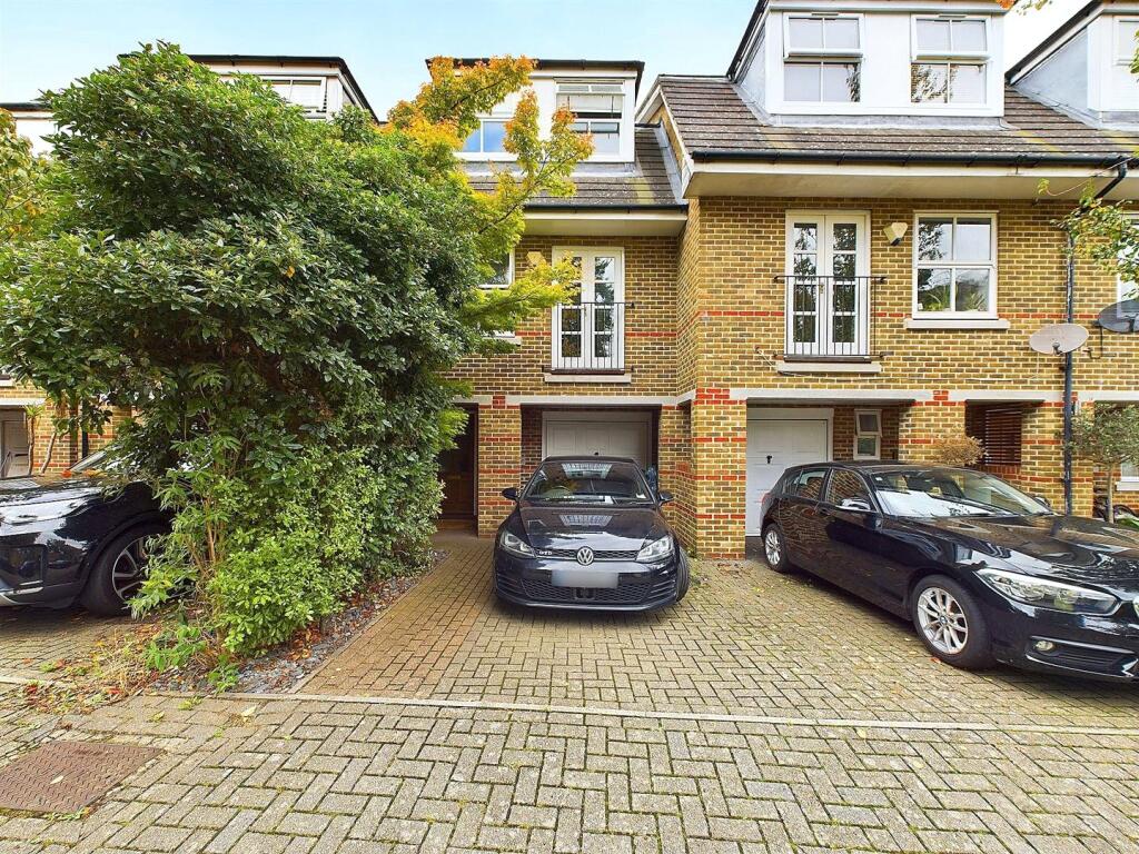 3 bed Mid Terraced House for rent in Teddington. From Chase Buchanan - Teddington