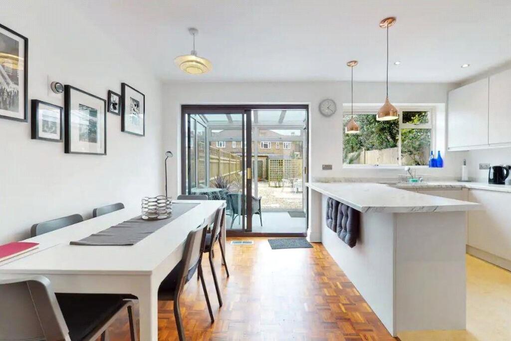 3 bed Mid Terraced House for rent in Teddington. From Chase Buchanan - Teddington