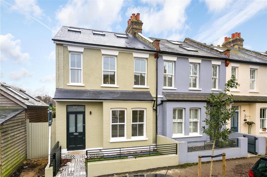 3 bed End of Terrace for rent in Teddington. From Chase Buchanan - Teddington 3 bed End of Terrace for rent in Teddington. From Chase Buchanan - Teddington