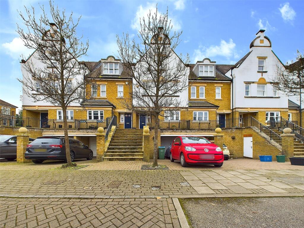 4 bed Mid Terraced House for rent in Teddington. From Chase Buchanan - Teddington 4 bed Mid Terraced House for rent in Teddington. From Chase Buchanan - Teddington