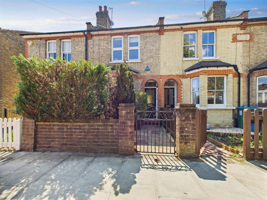 3 bed Mid Terraced House for rent in Teddington. From Chase Buchanan - Teddington