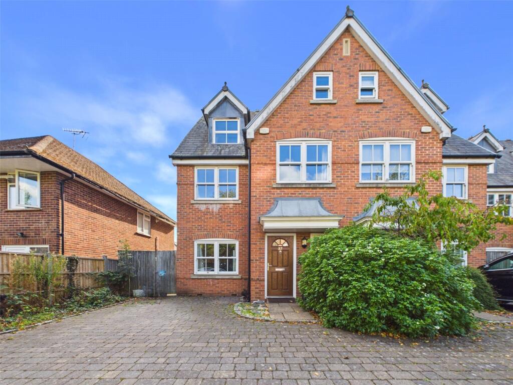 5 bed Semi Detached for rent in Teddington. From Chase Buchanan - Teddington 5 bed Semi Detached for rent in Teddington. From Chase Buchanan - Teddington