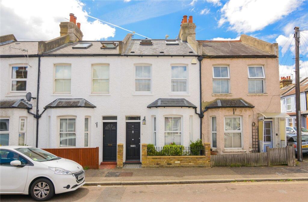 3 bed Detached House for rent in Twickenham. From Chase Buchanan - Twickenham & Strawberry Hill - Lettings