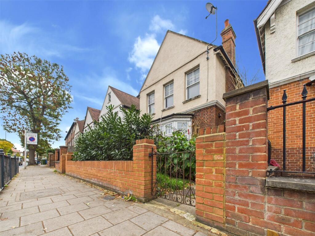 3 bed Annexe for rent in Twickenham. From Chase Buchanan - Twickenham & Strawberry Hill - Lettings 3 bed Annexe for rent in Twickenham. From Chase Buchanan - Twickenham & Strawberry Hill - Lettings