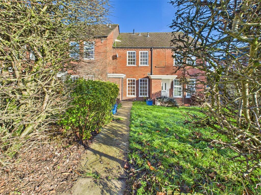 1 bed End of Terrace for rent in Twickenham. From Chase Buchanan - Twickenham & Strawberry Hill - Lettings