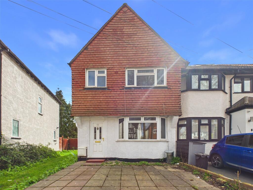 4 bed Semi Detached for rent in Hampton. From Chase Buchanan - Twickenham & Strawberry Hill - Lettings