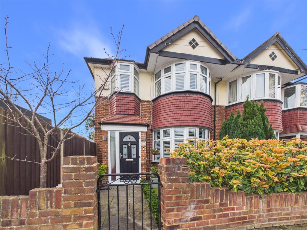 4 bed Semi Detached for rent in Twickenham. From Chase Buchanan - Twickenham & Strawberry Hill - Lettings