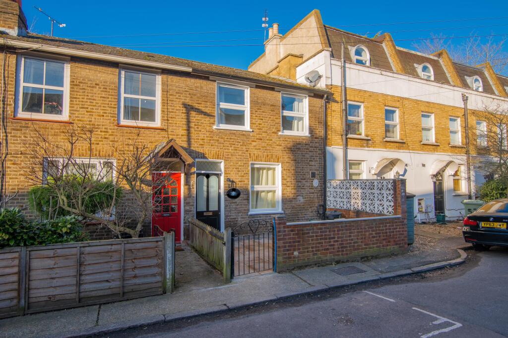 2 bed Mid Terraced House for rent in Twickenham. From Chase Buchanan - Twickenham & Strawberry Hill - Lettings