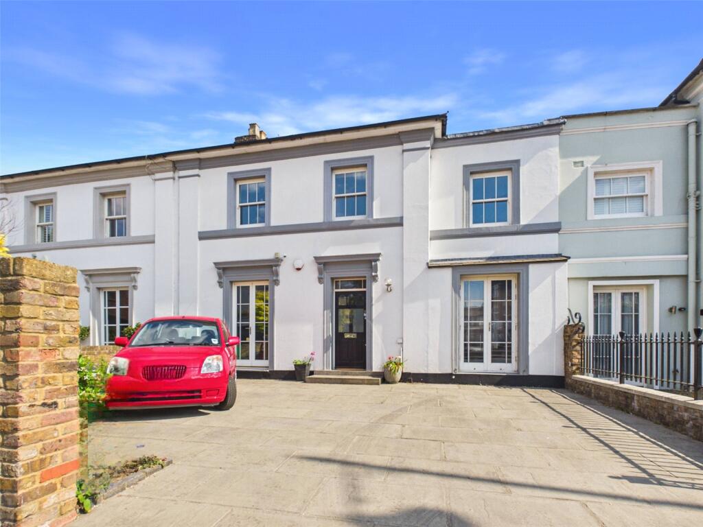 5 bed Mid Terraced House for rent in Twickenham. From Chase Buchanan - Twickenham & Strawberry Hill - Lettings