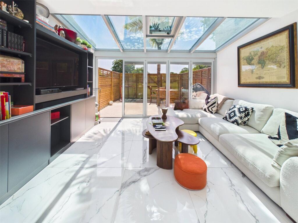 4 bed Mid Terraced House for rent in Teddington. From Chase Buchanan - Twickenham & Strawberry Hill - Lettings