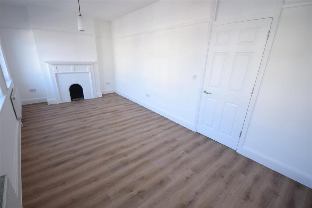 5 bed Apartment for rent in Twickenham. From Chase Buchanan - Twickenham & Strawberry Hill - Lettings 5 bed Apartment for rent in Twickenham. From Chase Buchanan - Twickenham & Strawberry Hill - Lettings