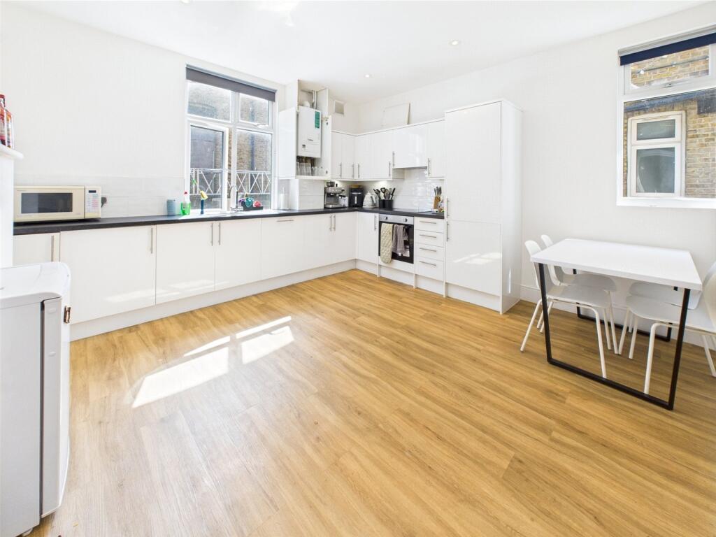 4 bed Apartment for rent in Twickenham. From Chase Buchanan - Twickenham & Strawberry Hill - Lettings