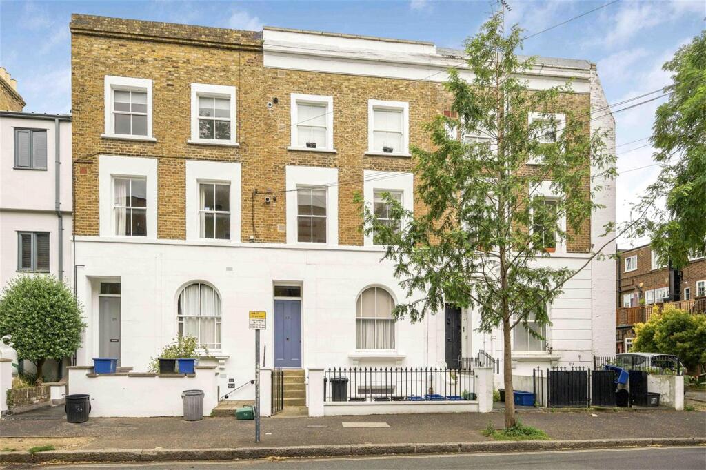 1 bed Detached for rent in Twickenham. From Chase Buchanan - Twickenham & Strawberry Hill - Lettings