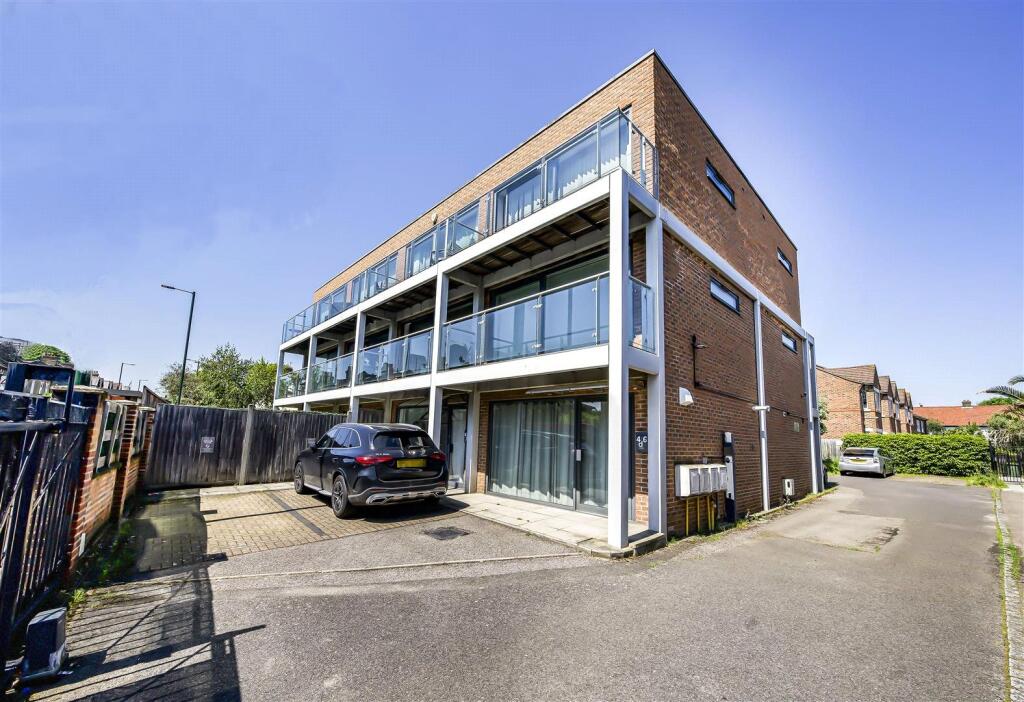 1 bed Apartment for rent in Twickenham. From Chase Buchanan - Twickenham & Strawberry Hill - Lettings