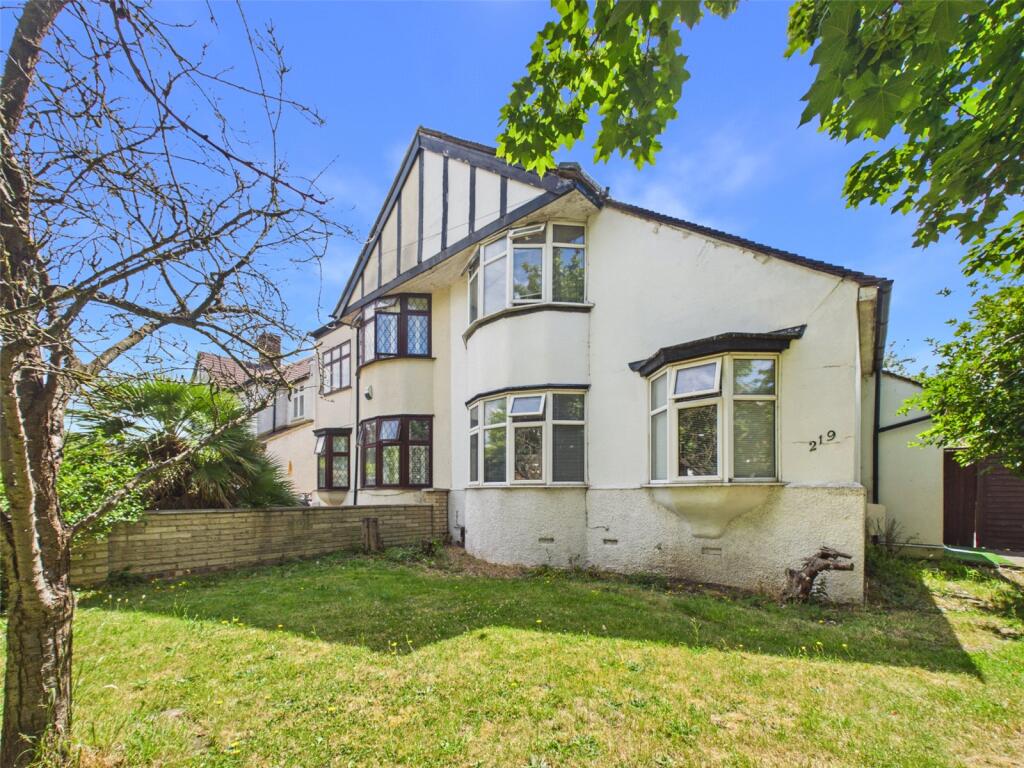 3 bed Semi Detached for rent in Feltham. From Chase Buchanan - Twickenham & Strawberry Hill - Lettings 3 bed Semi Detached for rent in Feltham. From Chase Buchanan - Twickenham & Strawberry Hill - Lettings