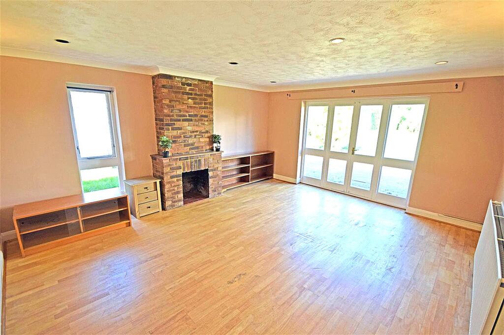 5 bed Bungalow for rent in Twickenham. From Chase Buchanan - Twickenham & Strawberry Hill - Lettings 5 bed Bungalow for rent in Twickenham. From Chase Buchanan - Twickenham & Strawberry Hill - Lettings