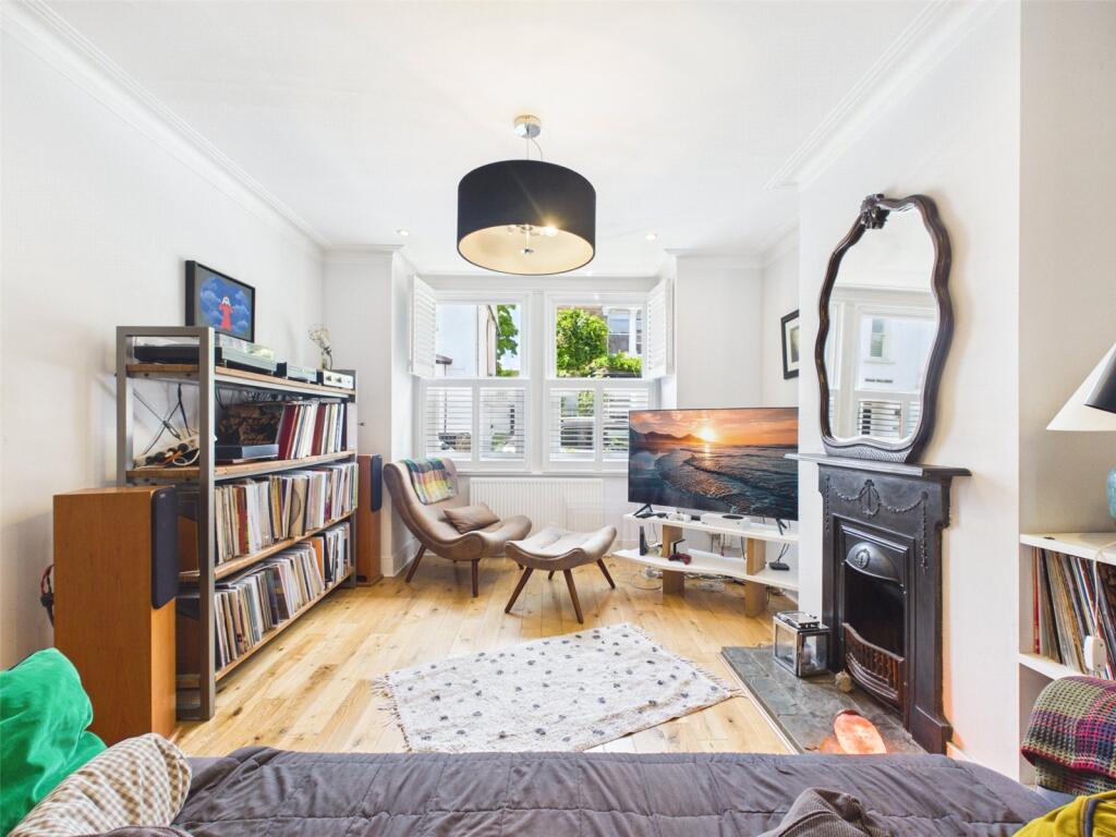 4 bed Mid Terraced House for rent in Twickenham. From Chase Buchanan - Twickenham & Strawberry Hill - Lettings 4 bed Mid Terraced House for rent in Twickenham. From Chase Buchanan - Twickenham & Strawberry Hill - Lettings