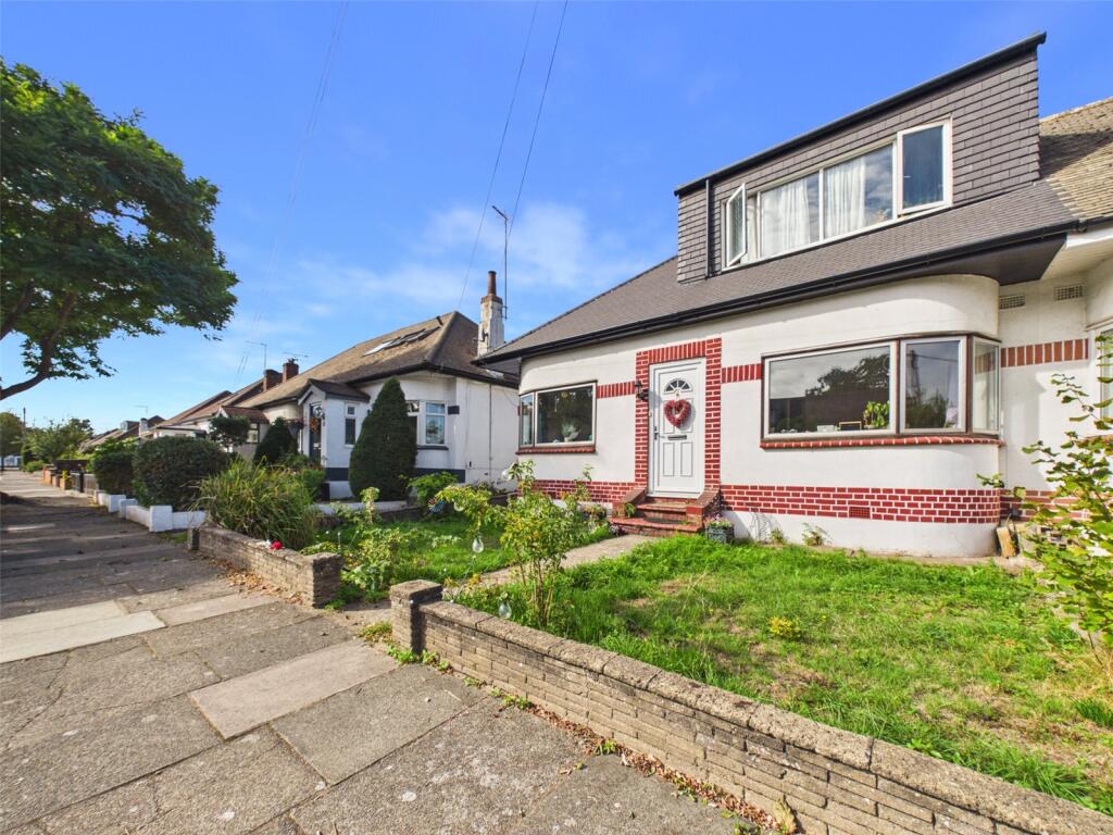 3 bed Bungalow for rent in Twickenham. From Chase Buchanan - Twickenham & Strawberry Hill - Lettings