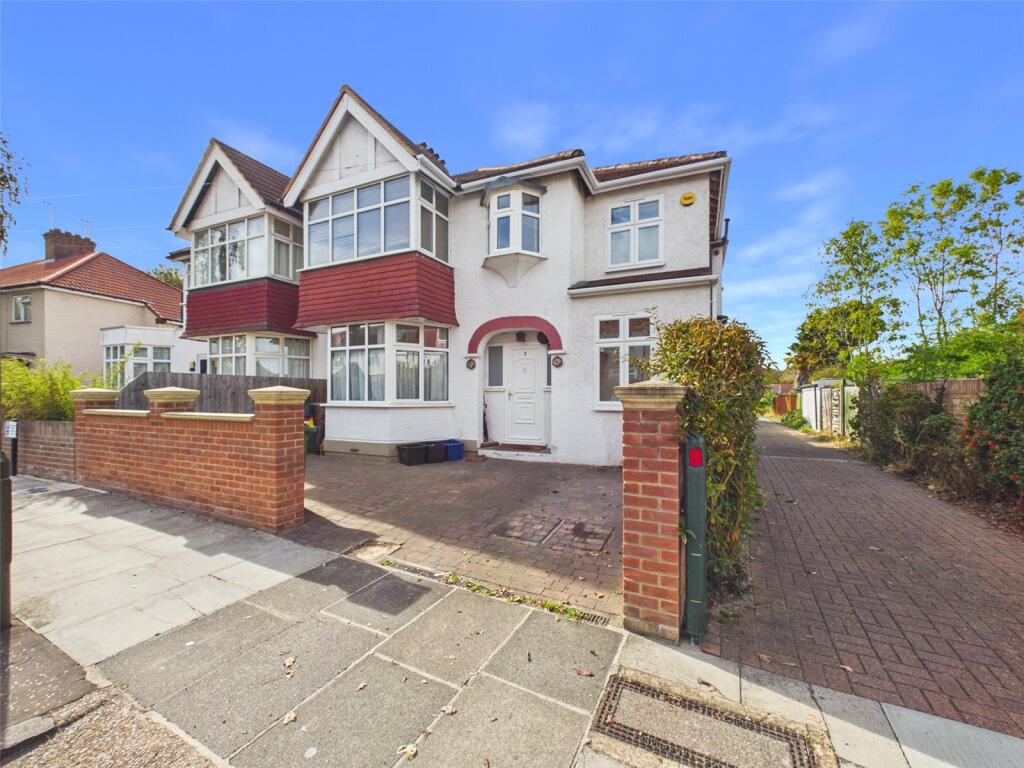 4 bed Semi Detached for rent in Hampton. From Chase Buchanan - Twickenham & Strawberry Hill - Lettings 4 bed Semi Detached for rent in Hampton. From Chase Buchanan - Twickenham & Strawberry Hill - Lettings