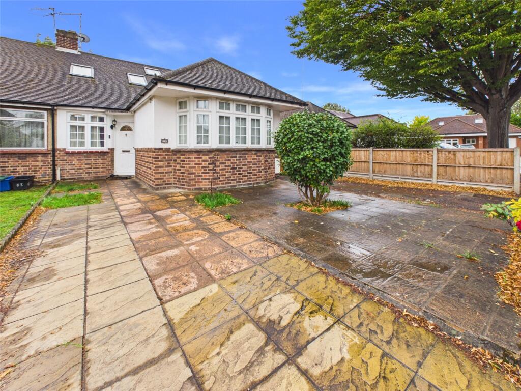 4 bed Bungalow for rent in Twickenham. From Chase Buchanan - Twickenham & Strawberry Hill - Lettings
