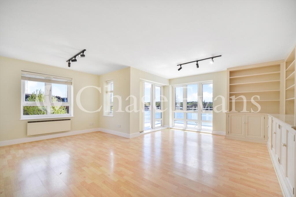 3 bed Apartment for rent in Poplar. From Chase Evans - Docklands