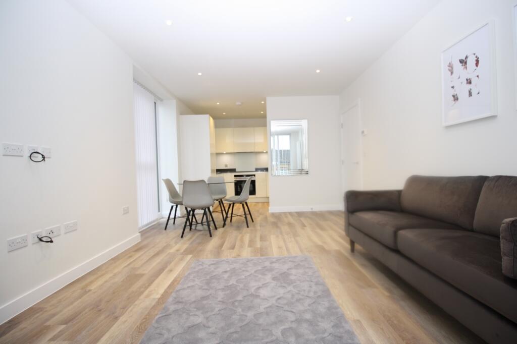 1 bed Apartment for rent in Borehamwood. From Chase Evans - Docklands