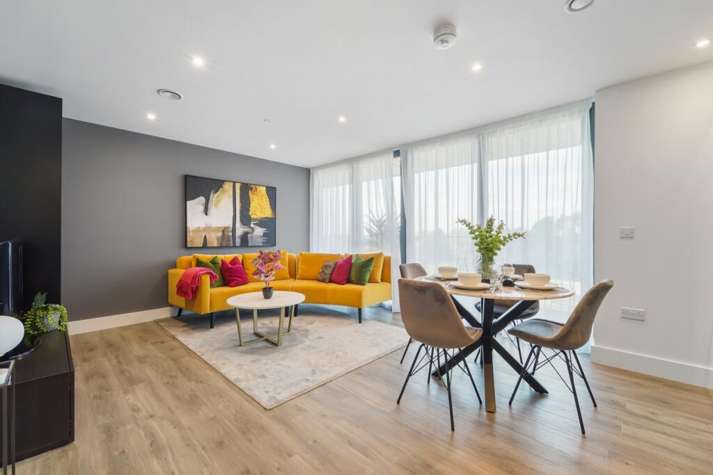 1 bed 1st Floor Flat for rent in Staines-upon-Thames. From Chase Evans - Docklands