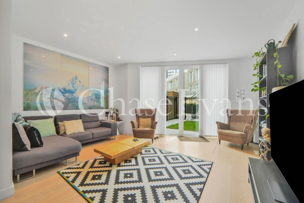 3 bed Mid Terraced House for rent in London. From Chase Evans - Docklands