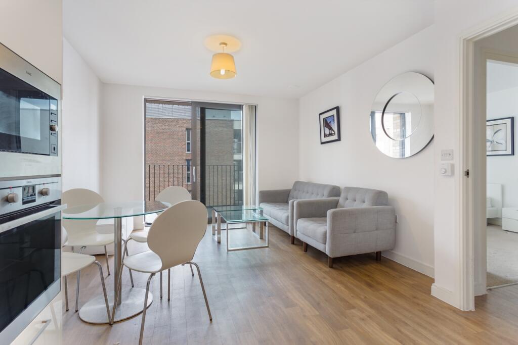 1 bed 1st Floor Flat for rent in Woolwich. From Chase Evans - Docklands