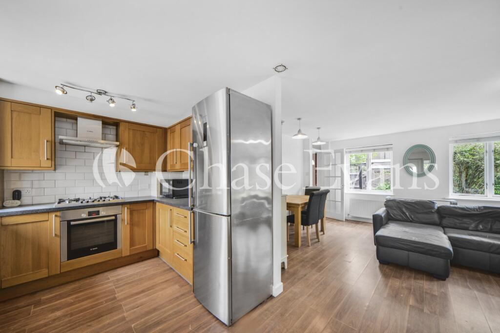 2 bed Detached for rent in Poplar. From Chase Evans - Docklands