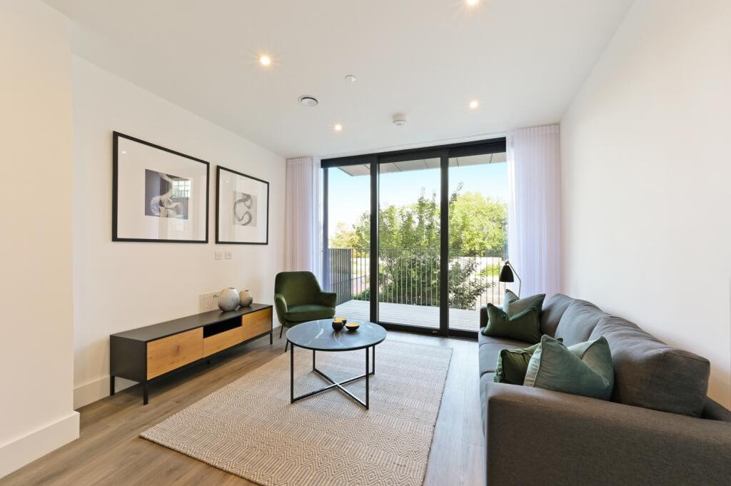 1 bed 1st Floor Flat for rent in Staines-upon-Thames. From Chase Evans - Docklands