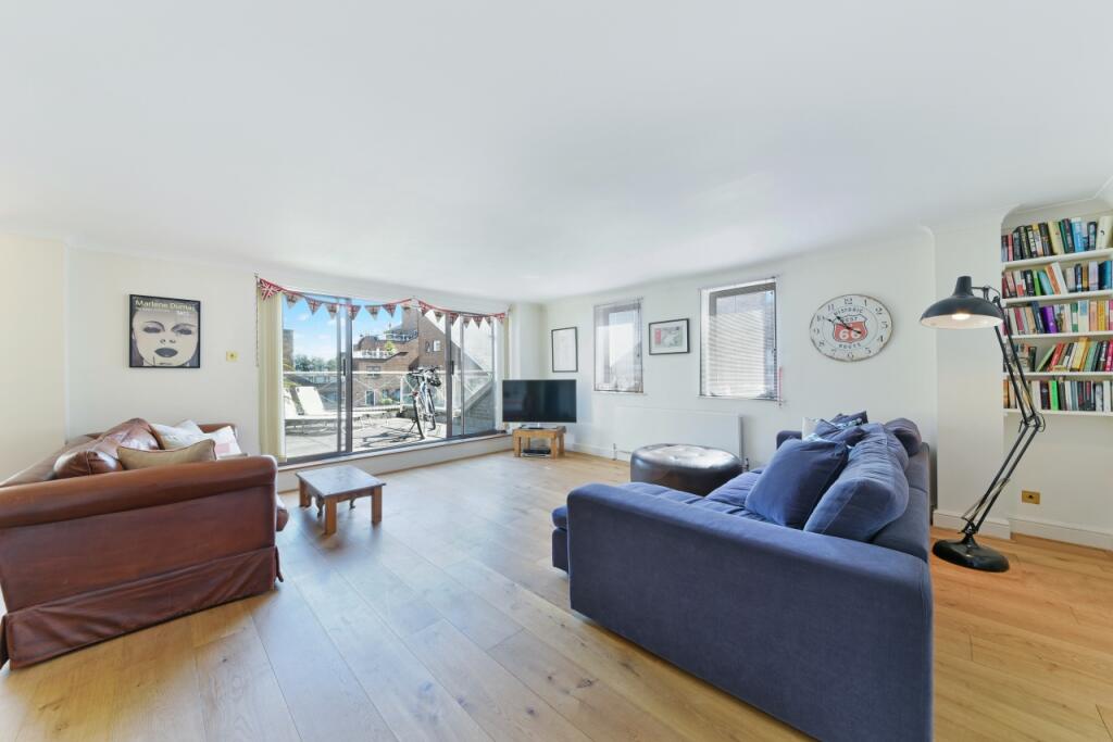 3 bed 1st Floor Flat for rent in Poplar. From Chase Evans - Docklands