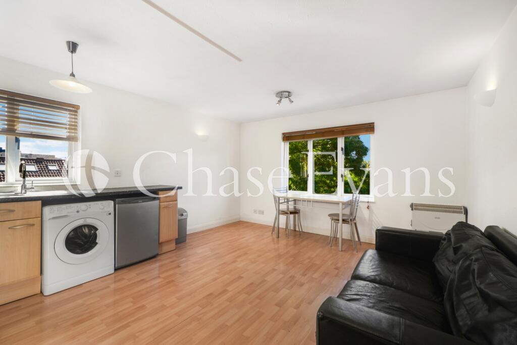 1 bed 1st Floor Flat for rent in Poplar. From Chase Evans - Docklands