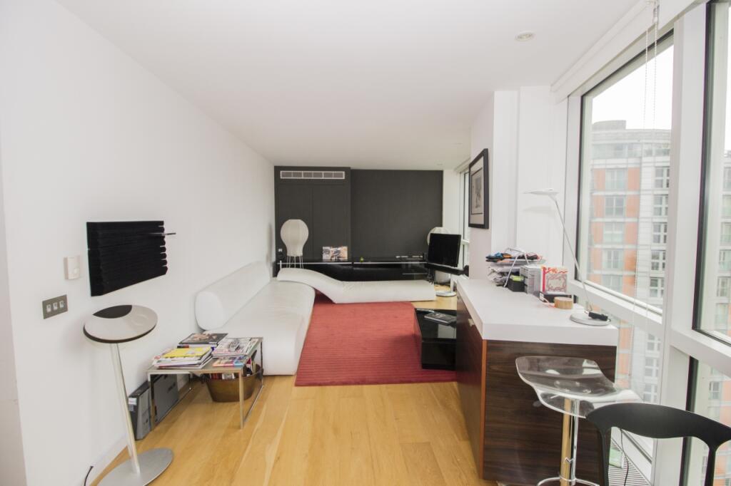 1 bed Apartment for rent in Poplar. From Chase Evans - Pan Peninsula