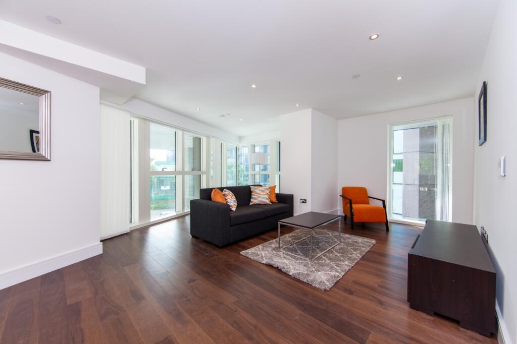 3 bed Apartment for rent in Poplar. From Chase Evans - Pan Peninsula