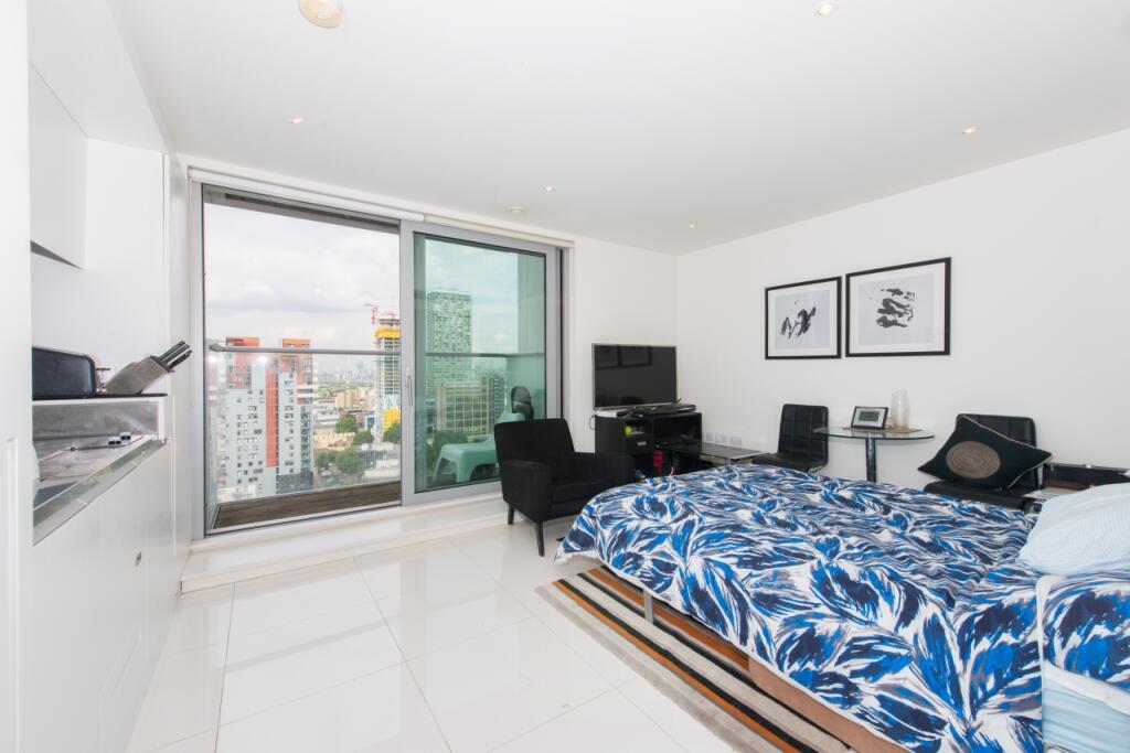0 bed Studio for rent in Poplar. From Chase Evans - Pan Peninsula