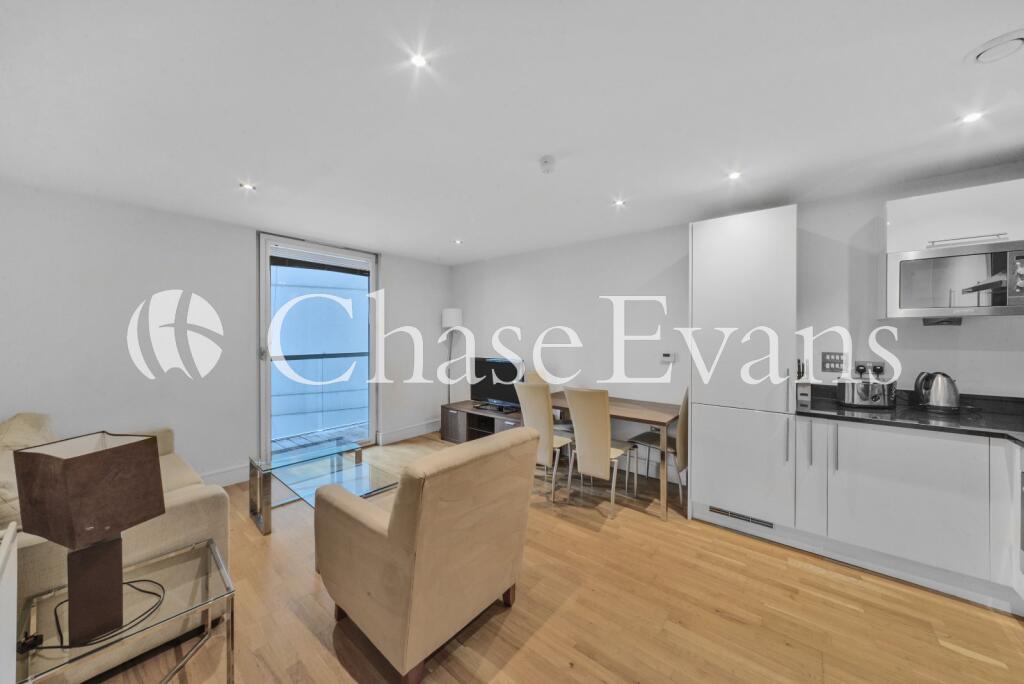 1 bed 1st Floor Flat for rent in Poplar. From Chase Evans - Pan Peninsula