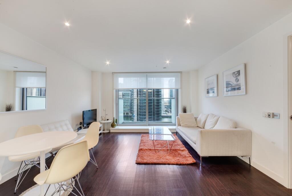 1 bed 1st Floor Flat for rent in Poplar. From Chase Evans - Pan Peninsula