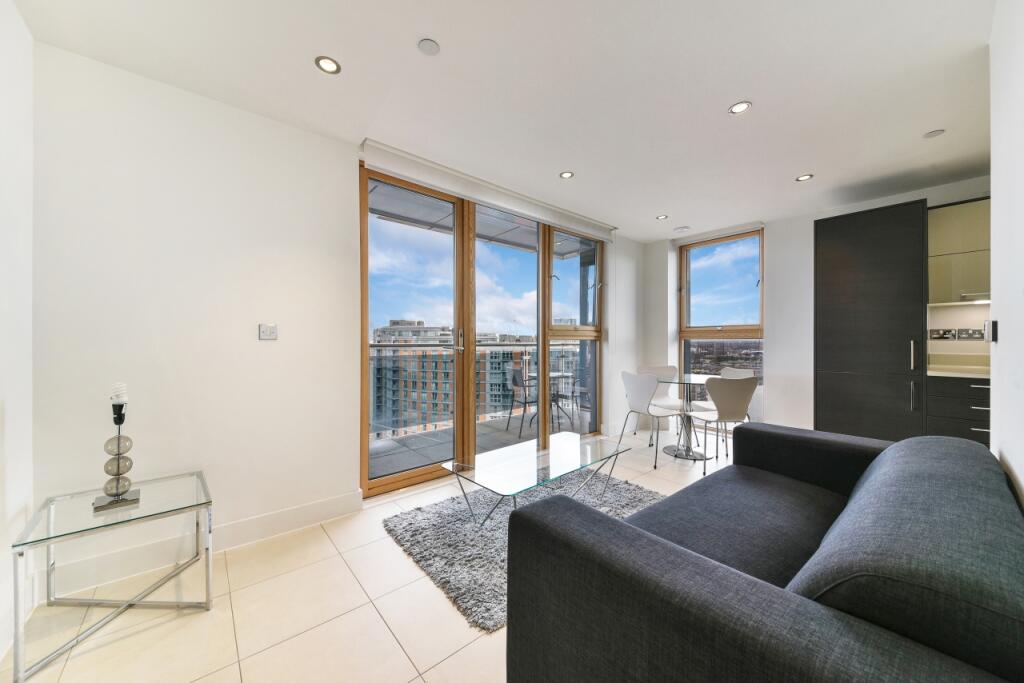 1 bed 1st Floor Flat for rent in London. From Chase Evans - Pan Peninsula