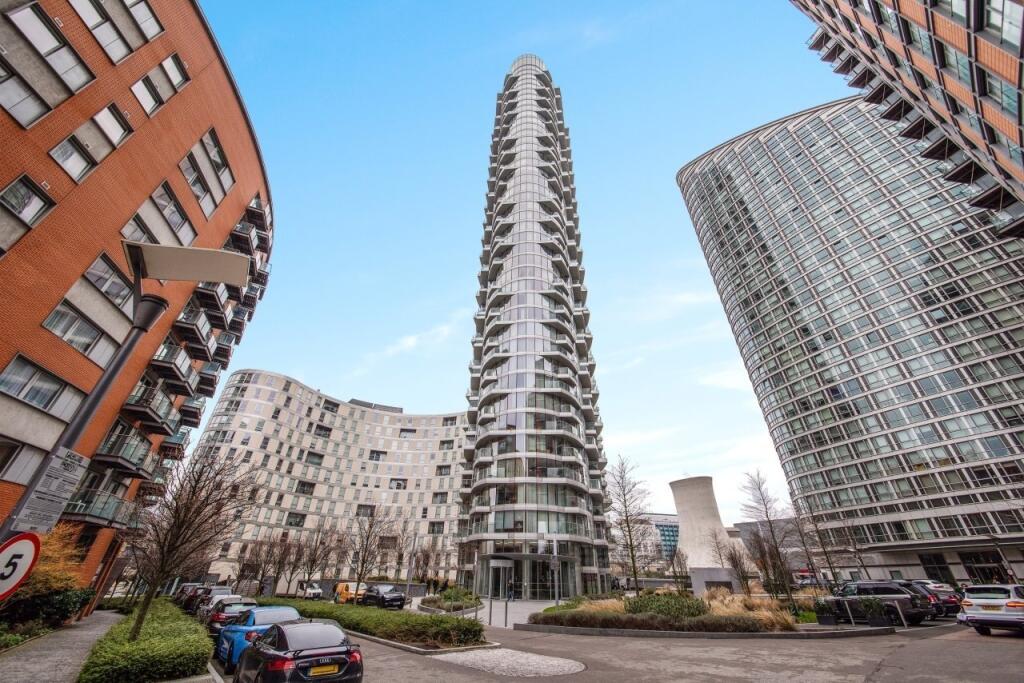 1 bed 1st Floor Flat for rent in Poplar. From Chase Evans - Pan Peninsula