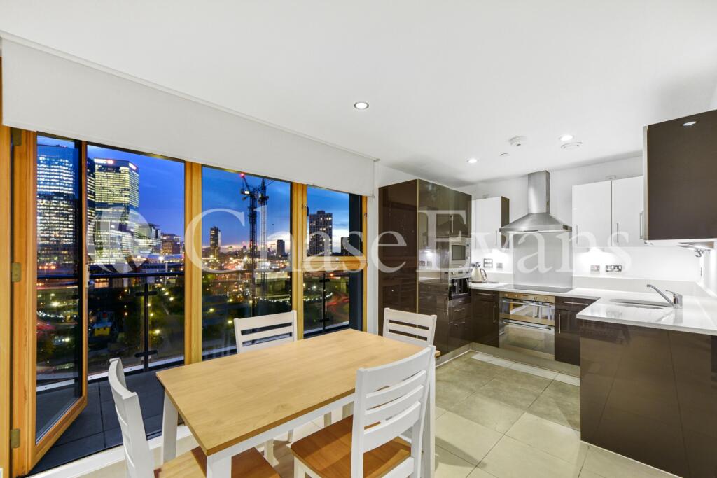 3 bed 1st Floor Flat for rent in Poplar. From Chase Evans - Pan Peninsula