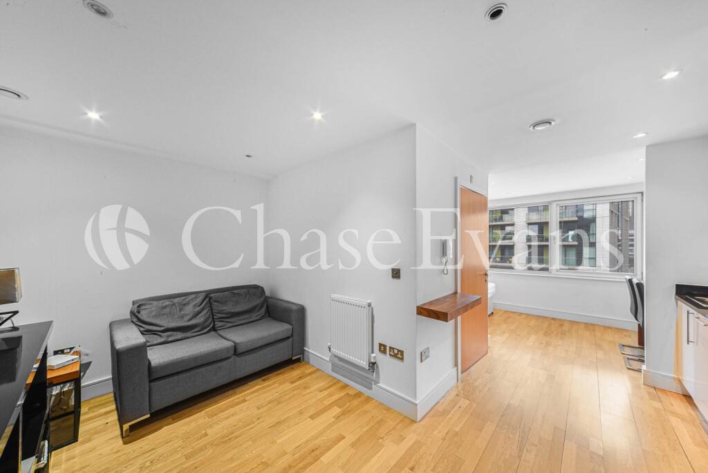 4 bed 1st Floor Flat for rent in Poplar. From Chase Evans - Pan Peninsula