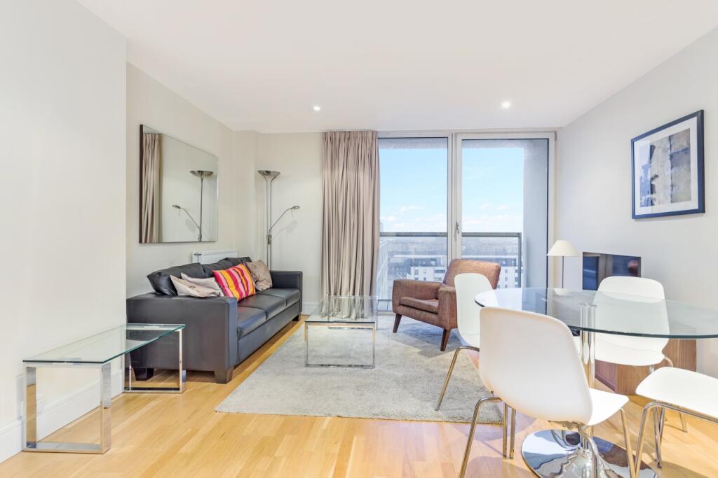 1 bed 1st Floor Flat for rent in Poplar. From Chase Evans - Pan Peninsula
