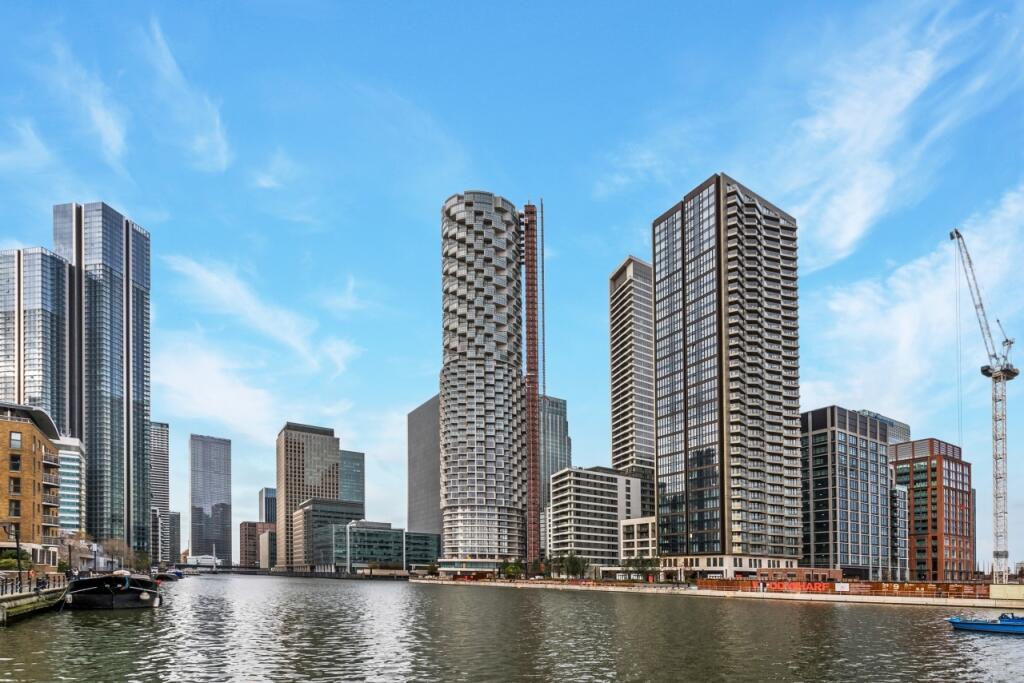 4 bed 1st Floor Flat for rent in Poplar. From Chase Evans - Pan Peninsula
