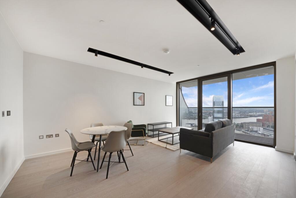 1 bed 1st Floor Flat for rent in Poplar. From Chase Evans - Pan Peninsula
