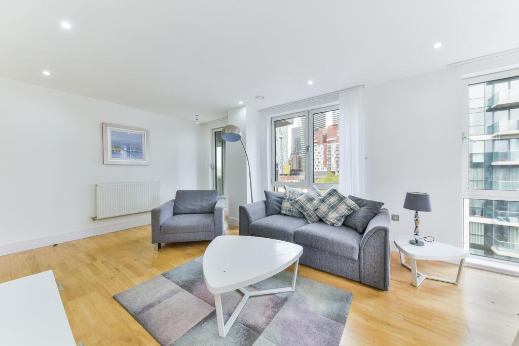 3 bed 1st Floor Flat for rent in Poplar. From Chase Evans - Pan Peninsula