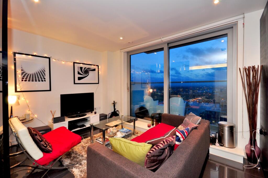 4 bed 1st Floor Flat for rent in London. From Chase Evans - Pan Peninsula