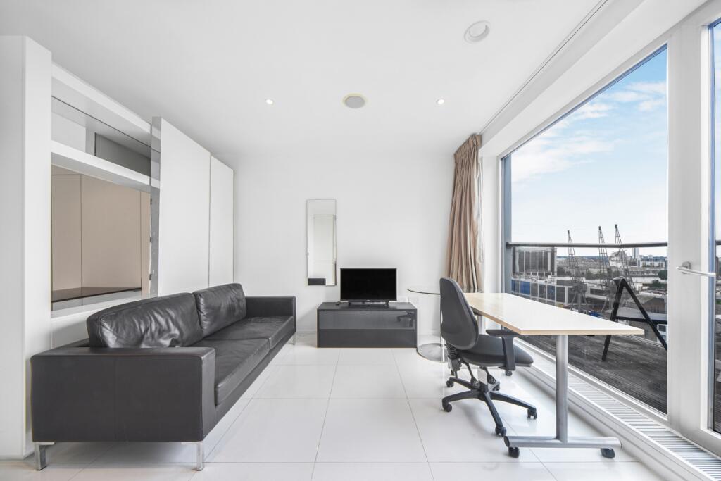 4 bed 1st Floor Flat for rent in London. From Chase Evans - Pan Peninsula