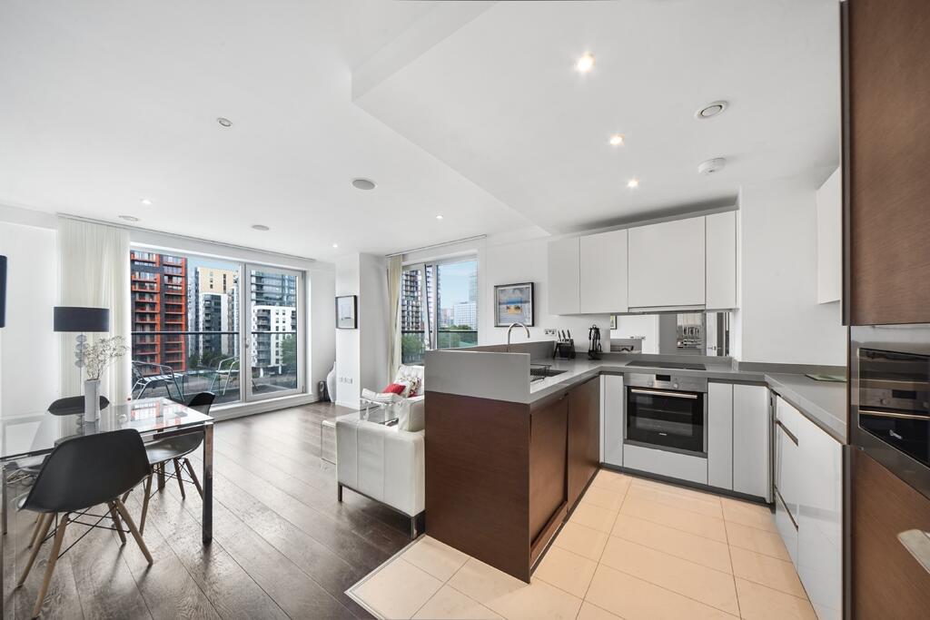 3 bed 1st Floor Flat for rent in Poplar. From Chase Evans - Pan Peninsula 3 bed 1st Floor Flat for rent in Poplar. From Chase Evans - Pan Peninsula